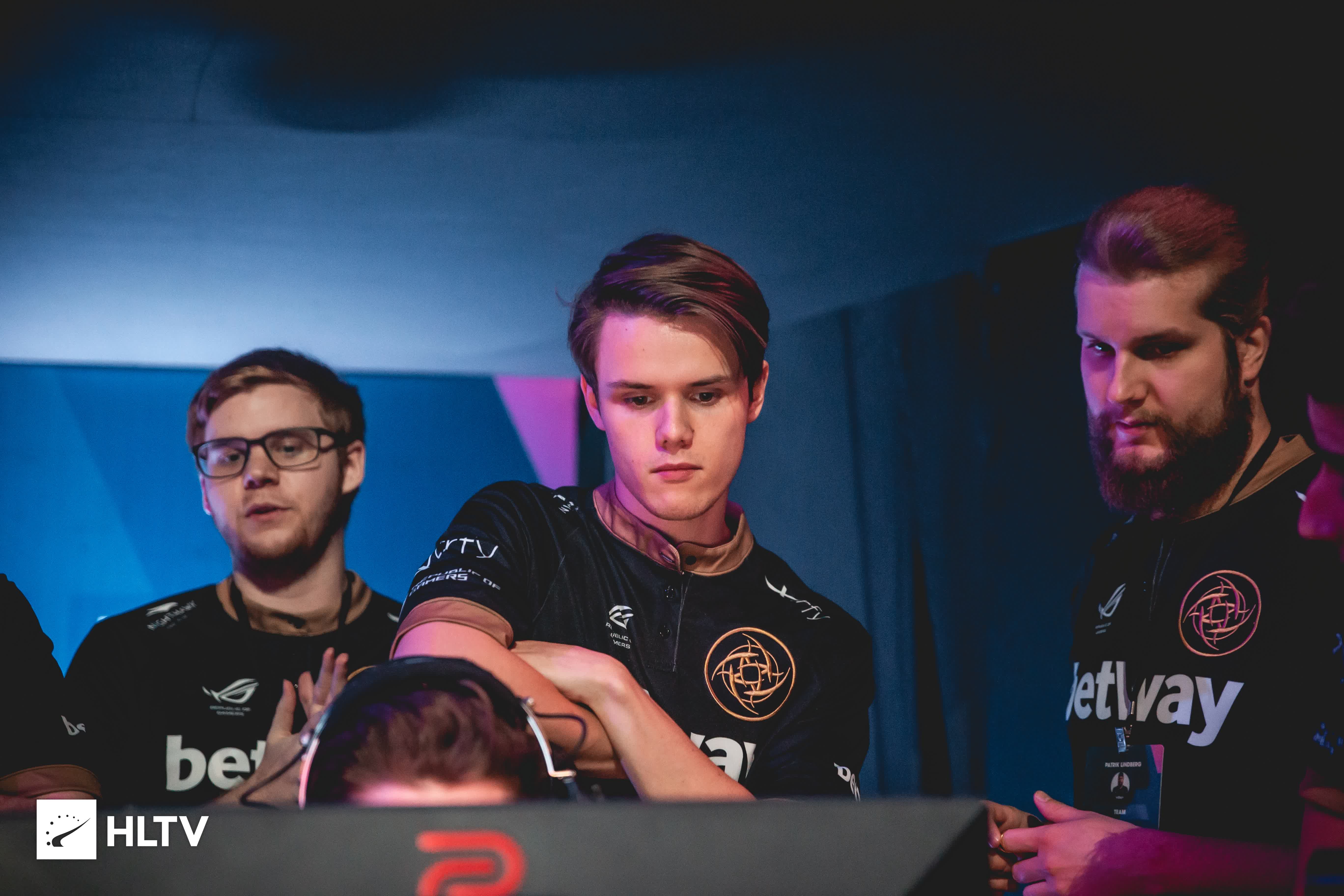 逐渐扩大比 逐渐扩大比