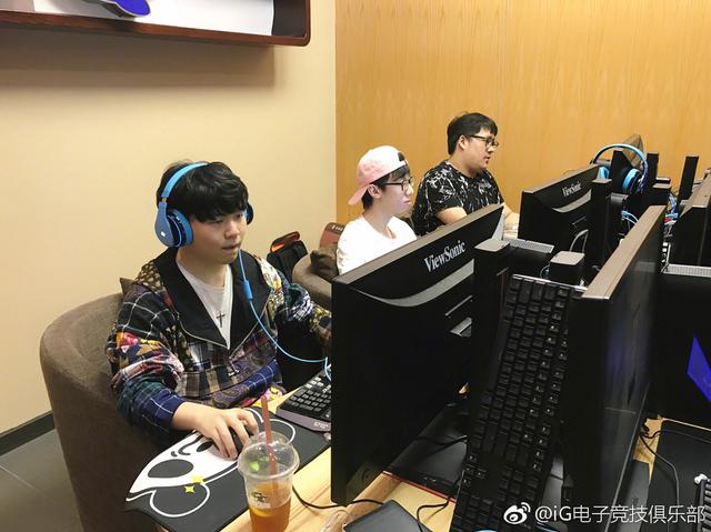 更热络的社